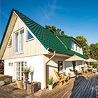 Ansicht Süd-West mit Teakholz-Terrasse