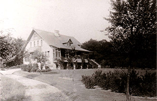 Villa C.